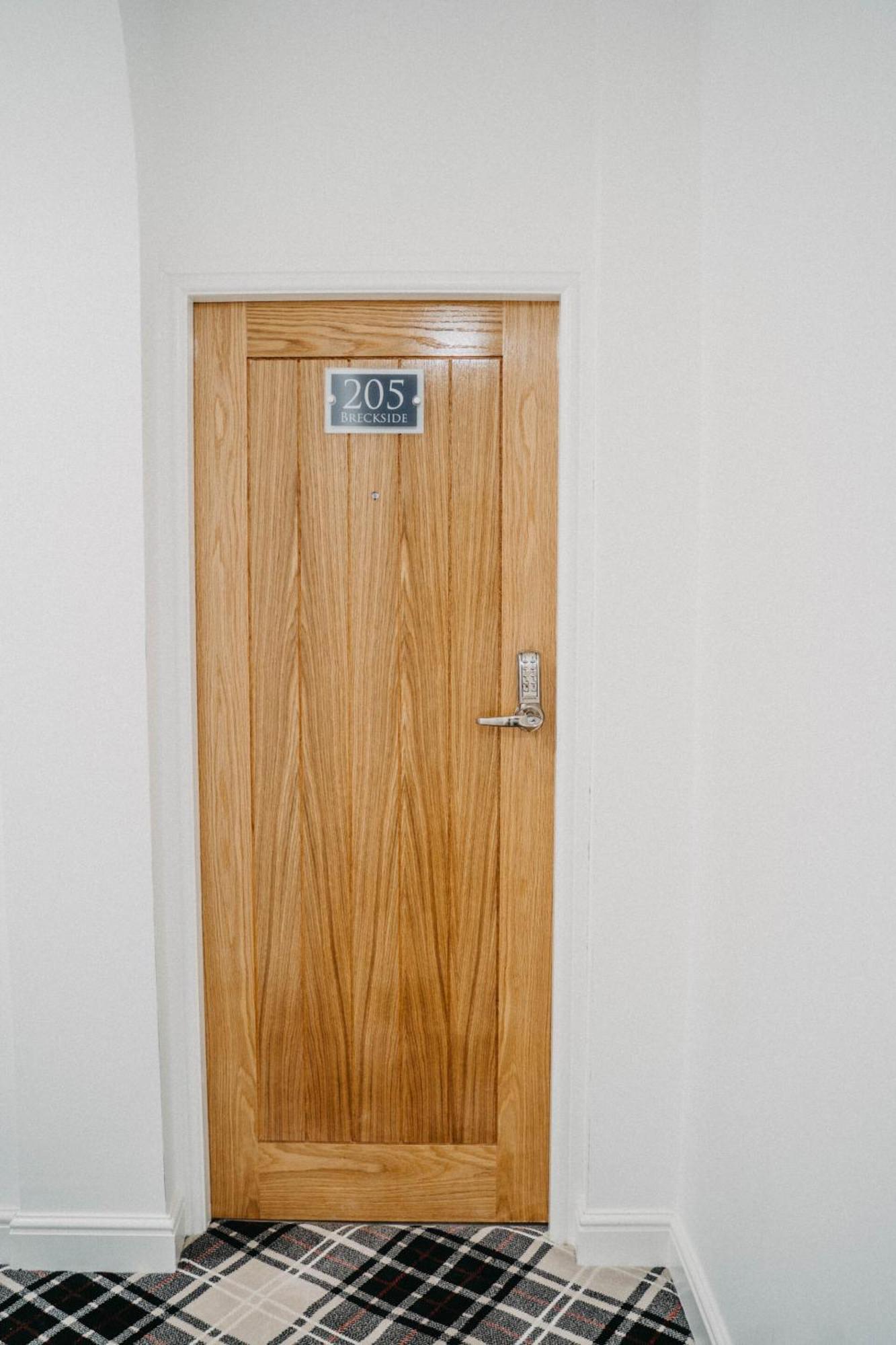Flat Iron Anfield Hotel Liverpool Bagian luar foto