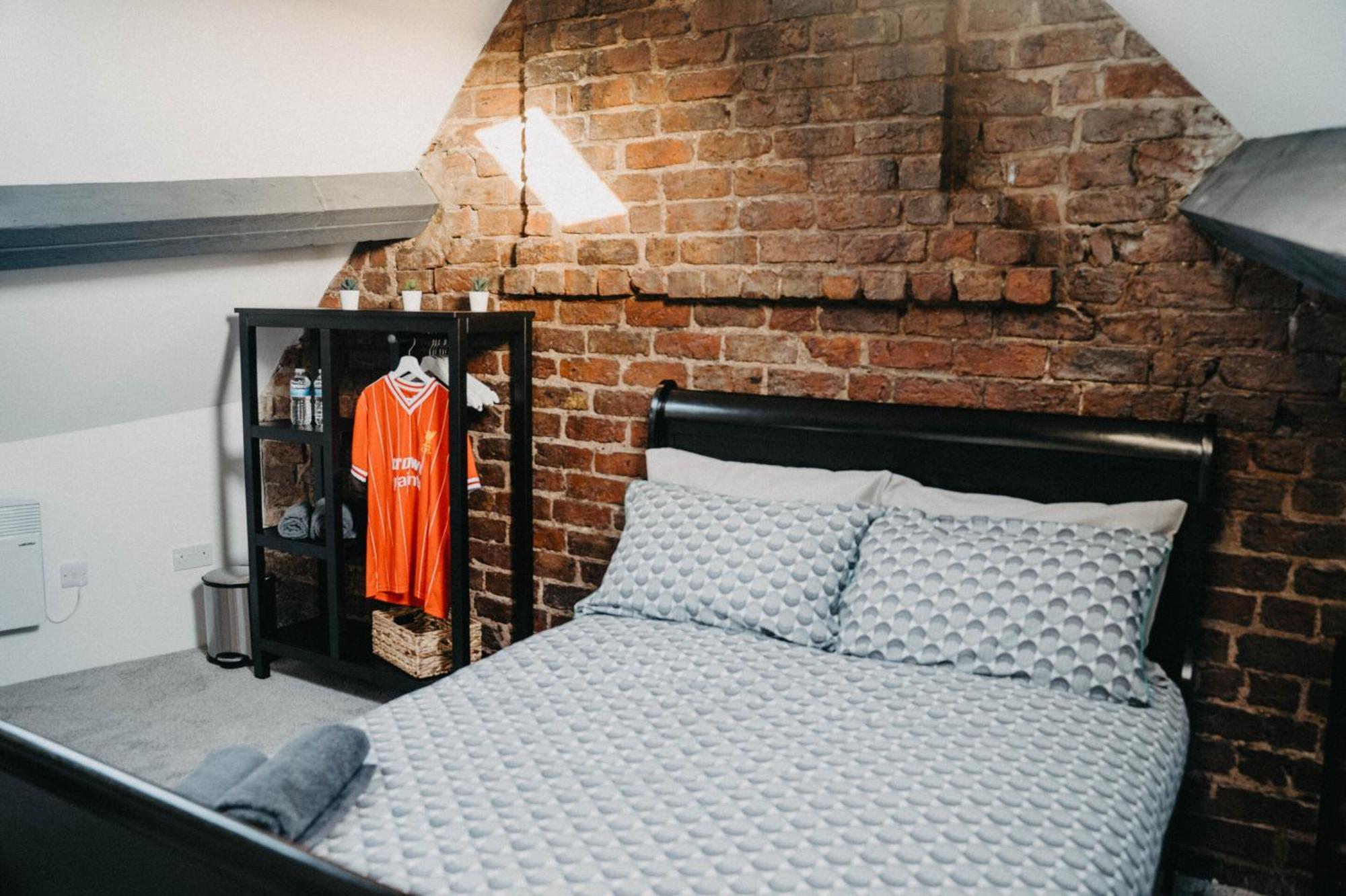 Flat Iron Anfield Hotel Liverpool Bagian luar foto