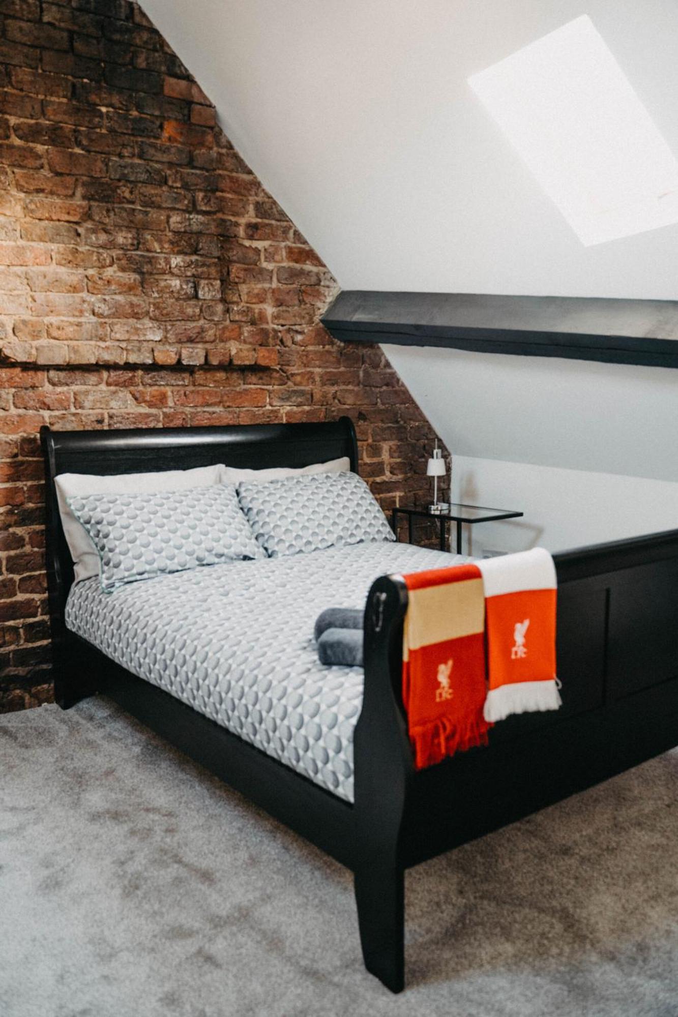 Flat Iron Anfield Hotel Liverpool Bagian luar foto