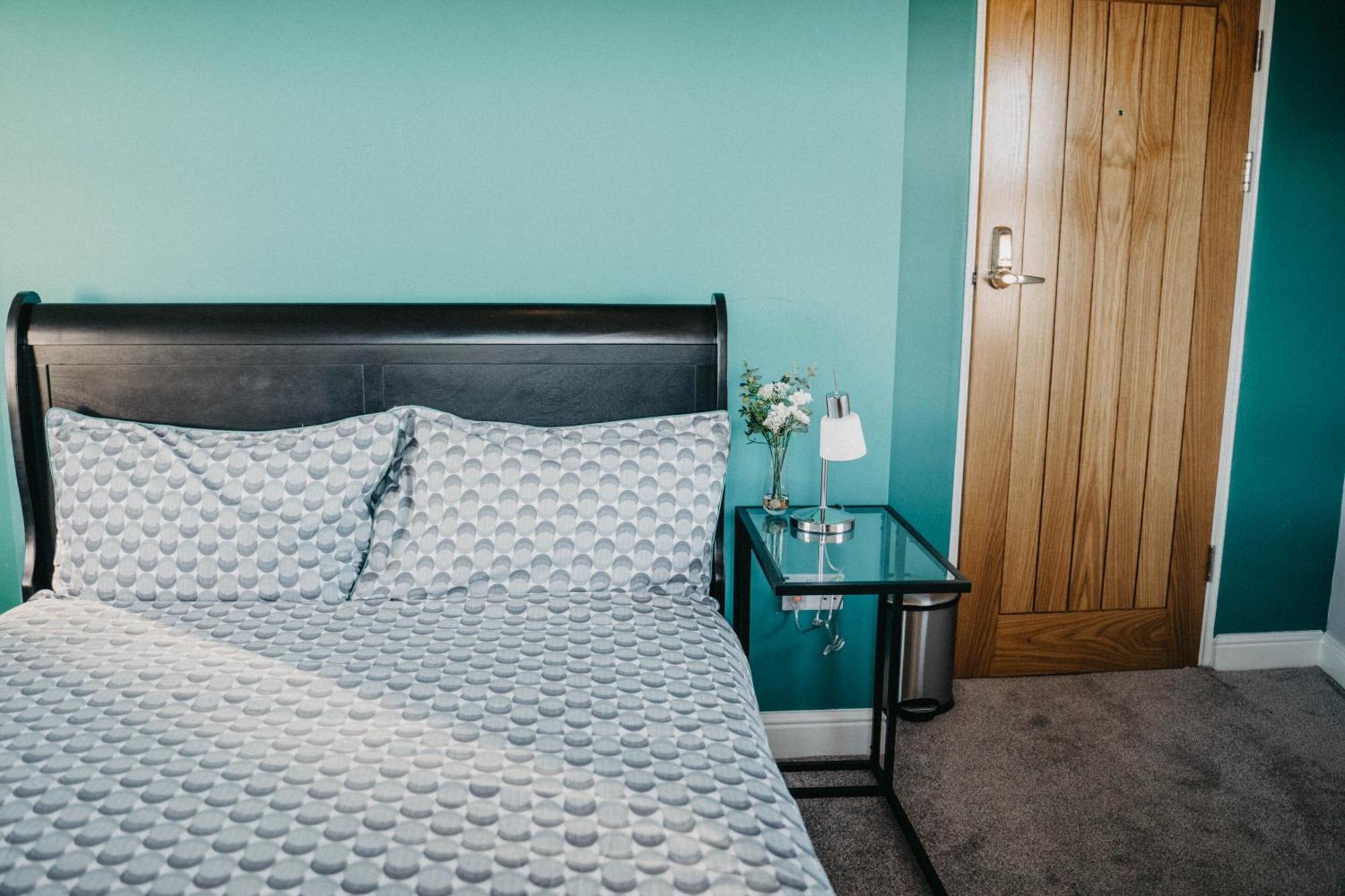 Flat Iron Anfield Hotel Liverpool Bagian luar foto