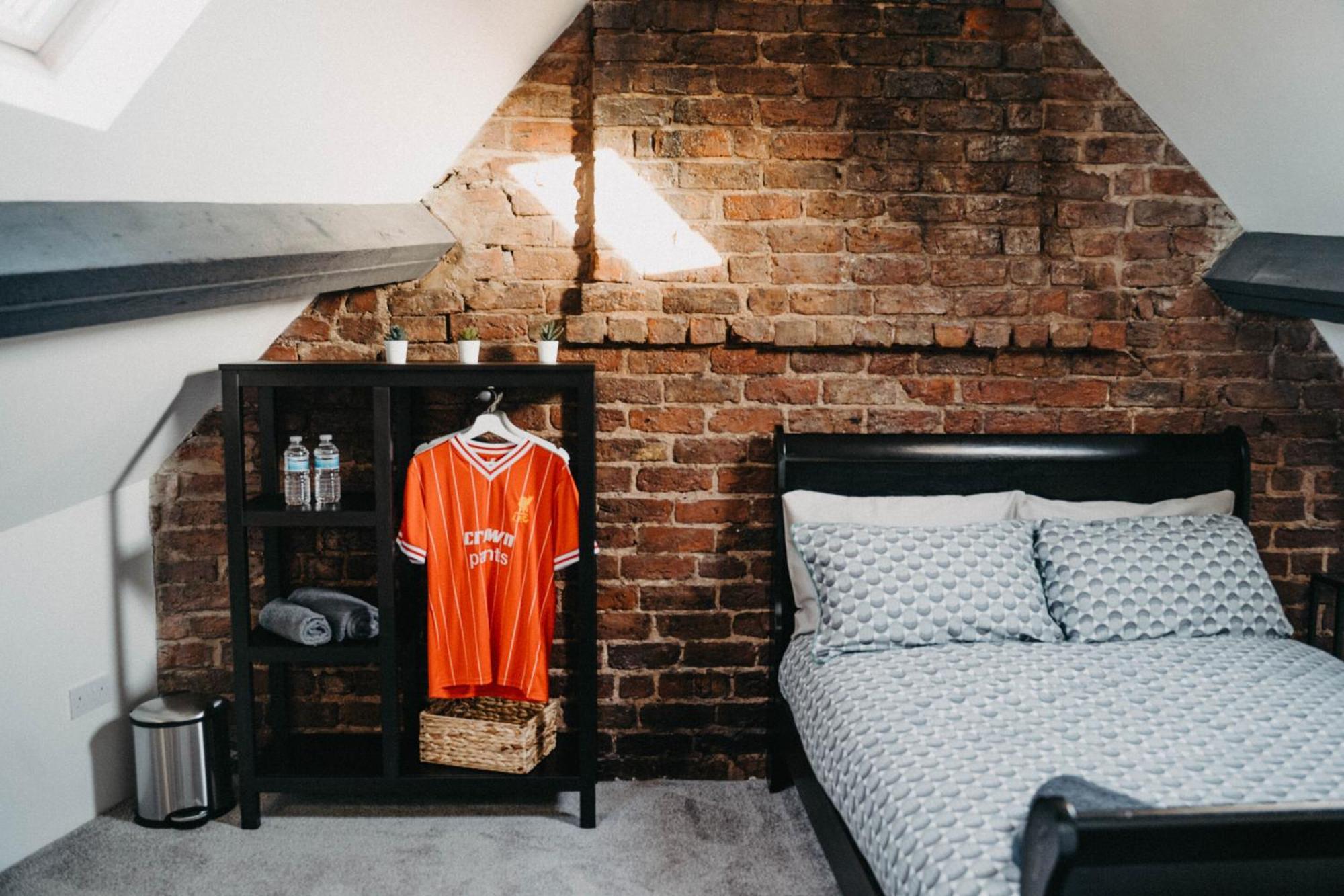 Flat Iron Anfield Hotel Liverpool Bagian luar foto